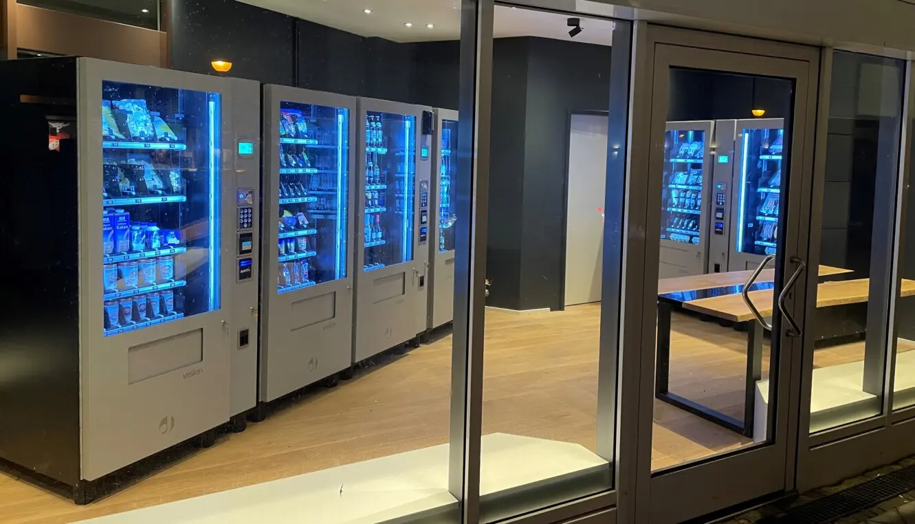 Automatenstore bei Nacht Automatenstore bei Nacht